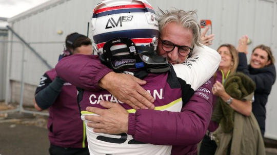 BTCC Нокхилл: Морган одержал победу в квалификационной гонке за команду Plato.
