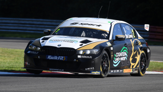Дэрил Де Леон показал лучшее время на тренировке Brands Hatch